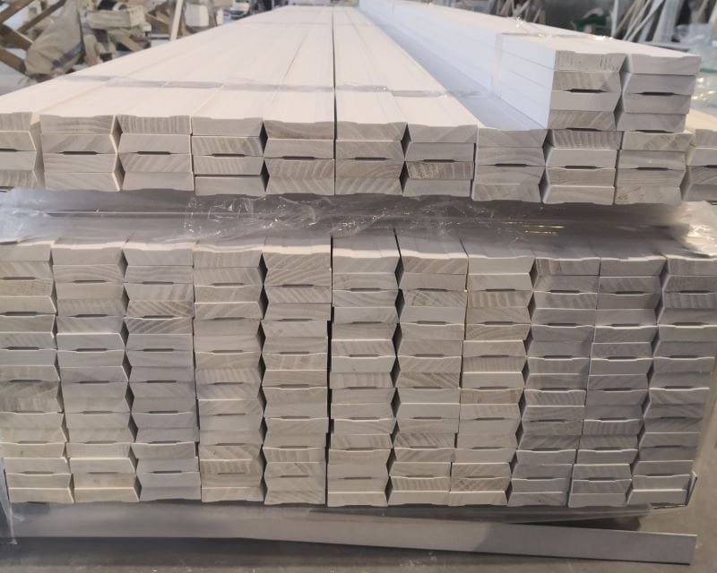 Mixed container loading of timber moulding profiles for UK export