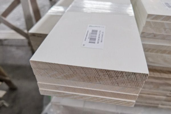 Mixed-container moulding shipment for importers and distributors