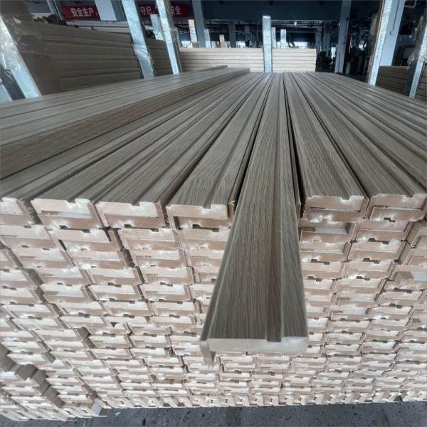 Veneered moulding profile with a wood-face laminate surface